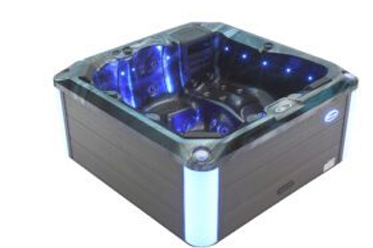 jacuzzi z hydromasażem